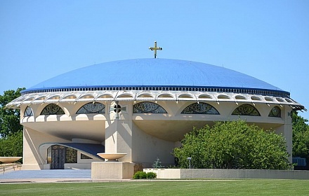 La Iglesia Griega de la Anunciación en Vovatos: ¿un templo o un OVNI?