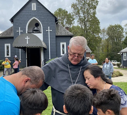 Епископ Северной Каролины посещает общины, пострадавшие от урагана: "Люди ошеломлены