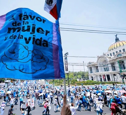 Thousands march for life in Mexico City