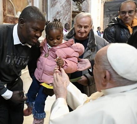 Papa Francisco: Los pobres "siguen esperando" a que la Iglesia y los gobiernos actúen
