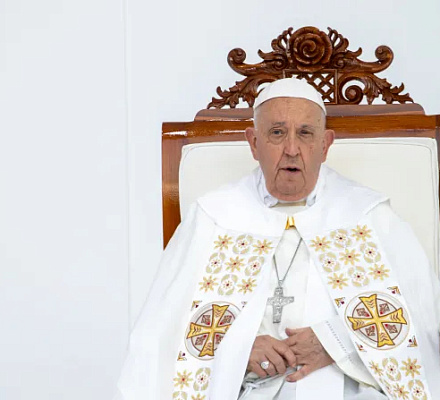 Pope Francis celebrates Mass with 100,000 worshippers in Indonesia