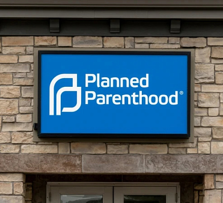 Women’s health centers outnumber Planned Parenthood 15 to 1, report finds