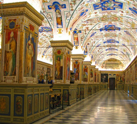 El Papa Francisco traslada parte de la biblioteca y el archivo del Vaticano al seminario de Roma