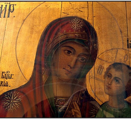 Die Myrrhen-Streaming-Ikone der Muttergottes 'Kinderspenderin' wird nach Krasnojarsk gebracht