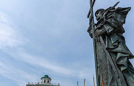 В День Крещения Руси Предстоятель Русской Церкви совершил торжественный молебен у памятника равноапостольному князю Владимиру на Боровицкой площади