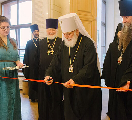 На торжественном акте ПСТГУ открылась выставка «Кто ны разлучит от любве Божия», посвященная 100-летию исповеднической кончины святителя Тихона