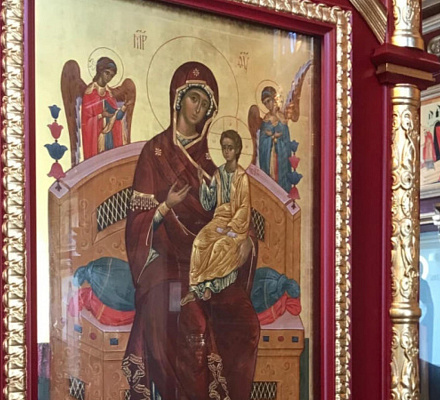 Un'icona particolarmente venerata dai malati di cancro è stata consacrata nella chiesa di San Panteleimon di Kirov