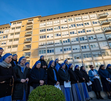 Live updates: Pope Francis’ condition ‘remains critical,’ Vatican says Sunday afternoon