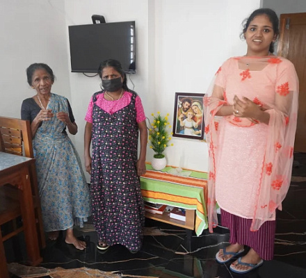 Grupos católicos ofrecen casas prefabricadas a las víctimas de los corrimientos de tierra en el sur de la India