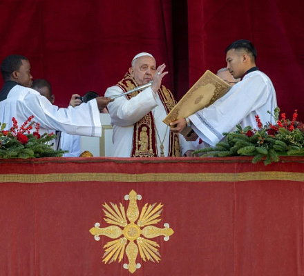 Urbi et Orbi: El Papa Francisco insta a los líderes mundiales a buscar el diálogo y la paz en el Año Jubilar