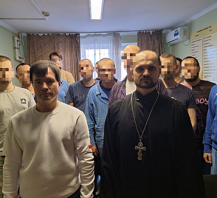 Священник и сестры милосердия посетили пациентов наркологического диспансера