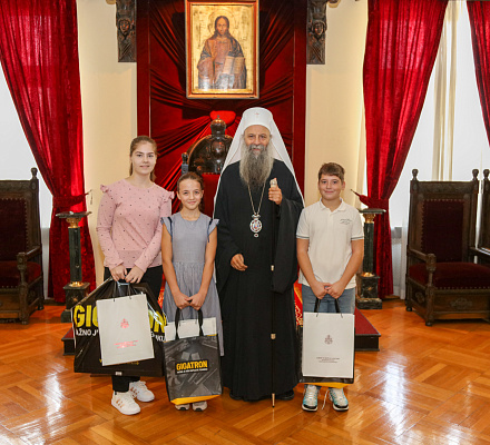 Патриарх Порфирий вручил призы победителям конкурса «Колокол Святого Саввы»