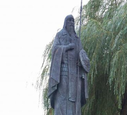 Памятник преподобномученику Александру Пересвету в Брянске