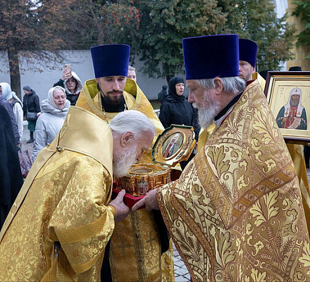 Состоялось принесение ковчега с частицей мощей святителя Тихона, Патриарха Московского, в пределы Коломенской епархии