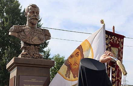 В Кызыле установлен памятник Императору Николаю II