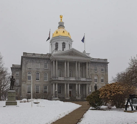 Exposición satánica en New Hampshire maltratada y retirada al cabo de tres días