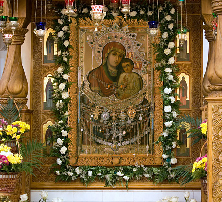 Dia do Ícone Svyatogorsk da Mãe de Deus