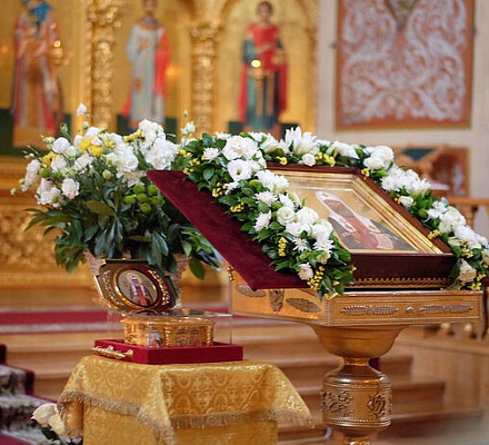 Верующие Кубанской митрополии поклонились мощам святителя Тихона