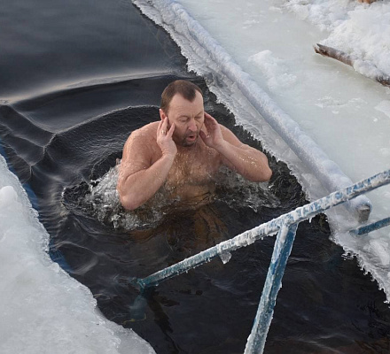 Крещенские купания: такое экстремальное благочестие?