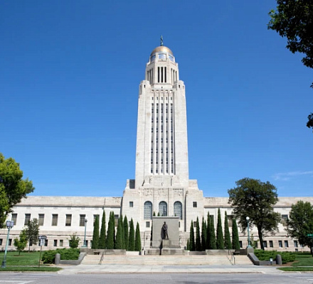 Nebraska combate una campaña publicitaria "engañosa" que promueve una medida electoral a favor del aborto