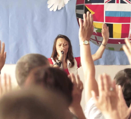 Pastore di un'organizzazione protestante accusata di nuocere alla psiche degli aderenti