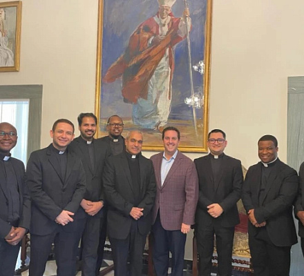 La Fundación Papal anuncia 800.000 dólares en becas para 110 religiosos y laicos