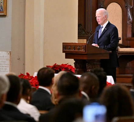 Biden asiste a un servicio de oración por las víctimas del atentado terrorista de Nueva Orleans organizado por la archidiócesis