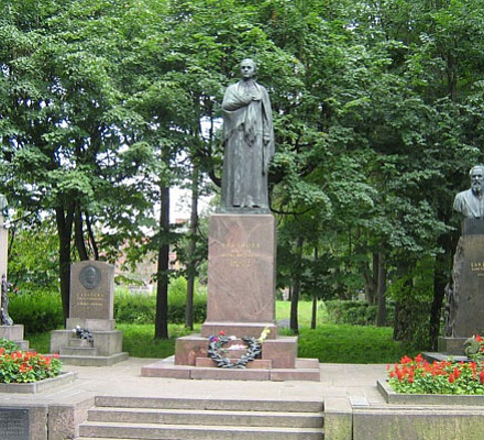 Begrabe Lenins Leiche im Jahr des 100. Jahrestages der Revolution. Es ist immer noch Zeit