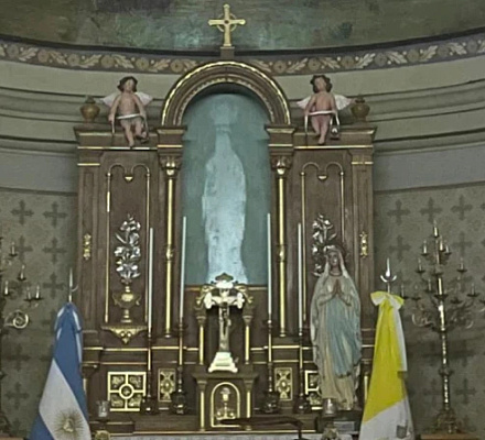 The image of Our Lady of Lourdes that’s not there but that everyone sees