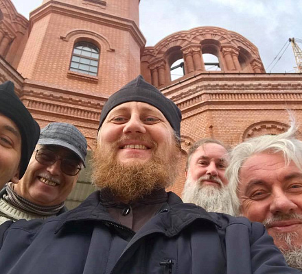 Il clero di Volgograd ha risposto con un selfie condiviso con sorrisi alle critiche dei malvagi nei social network