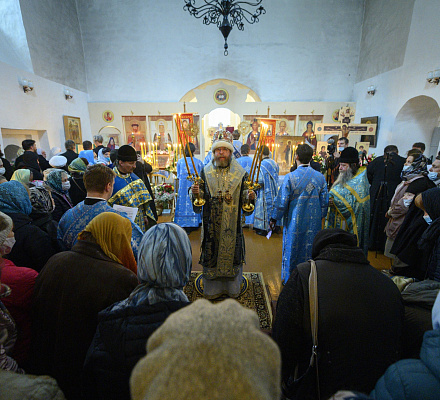 La liturgie dans le vieux rite russe a été célébrée à Pskov