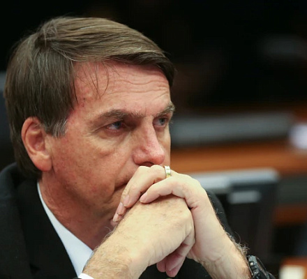 Dos brazos de la conferencia episcopal brasileña: Tirar el libro contra los presuntos golpistas