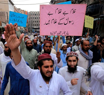 Pakistan sentences 4 men to death for alleged blasphemy on the internet