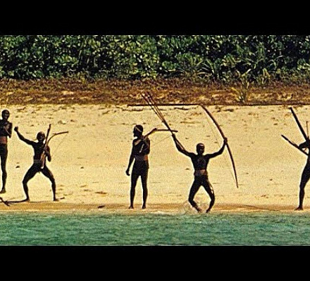 Il missionario americano è stato ucciso con un arco, scendendo a malapena a terra