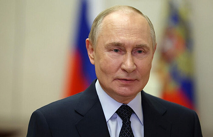 Президент Российской Федерации Владимир Путин поздравил Святейшего Патриарха Кирилла с 50-летием архиерейской хиротонии