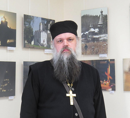Inaugurata a Gatchina la mostra fotografica delle opere di Hegumen Alexander (Pakhomov) 'Looking Around'