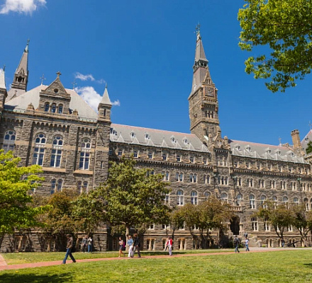 Una estudiante de Derecho de Georgetown gana la petición de adaptaciones por embarazo tras la denegación inicial