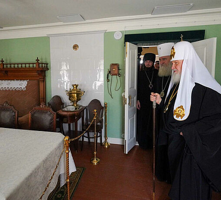 Святейший Патриарх Кирилл посетил мемориальный музей святителя Тихона в Донском монастыре