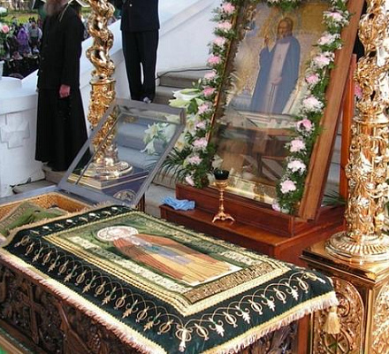 Die Reliquien des Mönchs Seraphim von Sarow wurden von Gläubigen in Griechenland getroffen