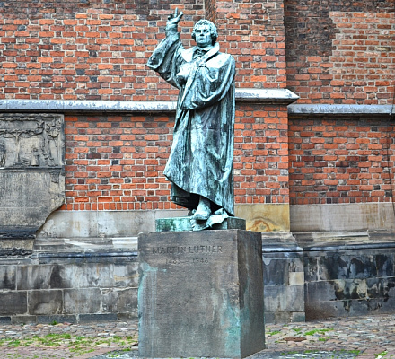 Lutherdenkmal. Памятник Мартину Лютеру в Ганновере