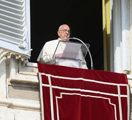 El Papa Francisco llora en el Ángelus al sacerdote católico asesinado en México