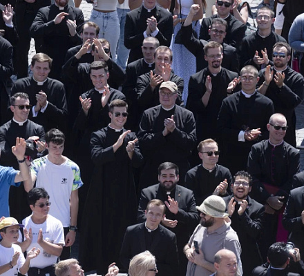 Caballeros de Colón supera los 100 millones de dólares en apoyo a los seminaristas y las vocaciones religiosas