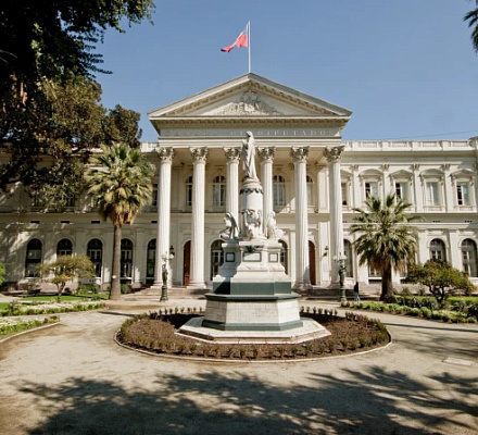 La batalla sobre las políticas de género para menores también se libra en Chile