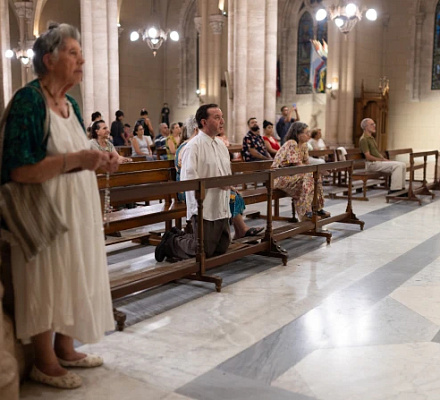 Catholic bishops, faithful worldwide pray for Pope Francis amid ongoing health struggles