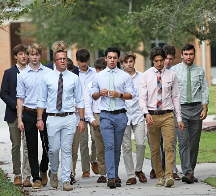 La Escuela Secundaria Jesuita enciende la fe e inspira a los estudiantes a seguir el sacerdocio