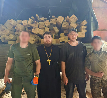 Брянский священник передал гуманитарный груз в зону СВО