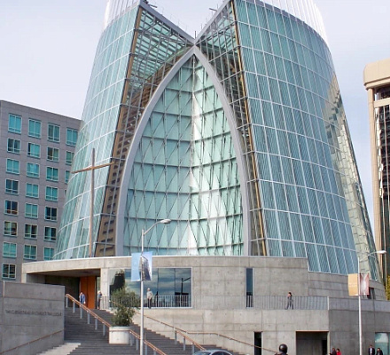 La diócesis de Oakland canalizó millones a un fondo para evitar el pago por abusos.