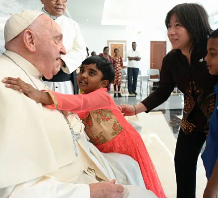 Pope Francis greets orphans and refugees in Indonesia