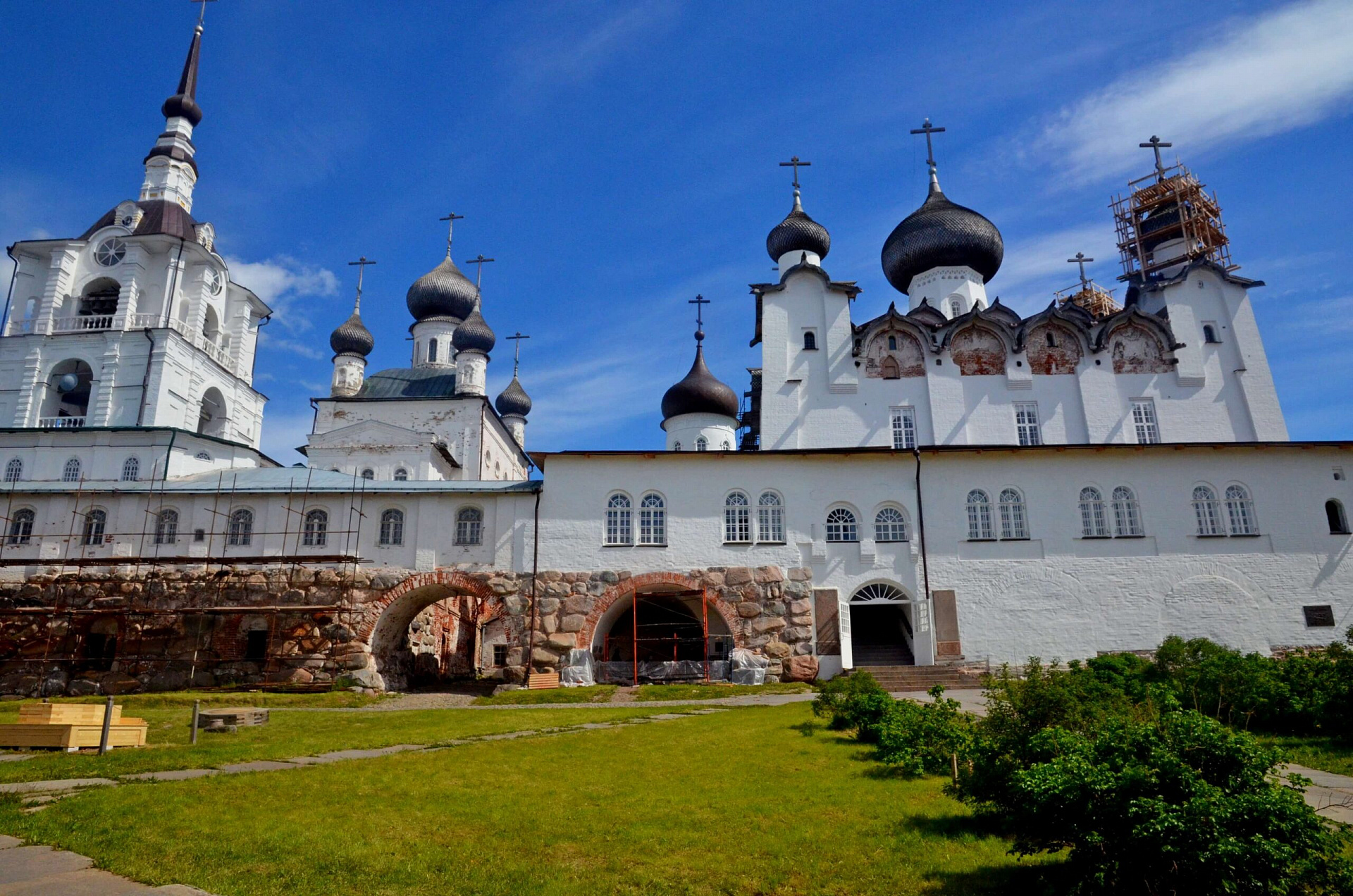 Спасо преображенский соловецкий монастырь фото. Спасо-Преображенский Соловецкий ставропигиальный мужской монастырь. Спасо-Преображенский монастырь Соловки. Спасо-Преображенский монастырь Соловецкий монастырь. Спасо-Преображенский мужской монастырь Соловки.