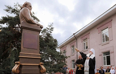 В Жуковском на территории филиала больницы святителя Алексия открыли памятник святителю Луке Крымскому